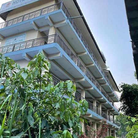 Silent Park Hotell Sauraha Eksteriør bilde