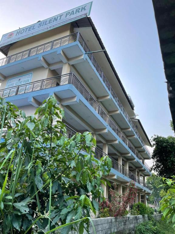 Silent Park Hotell Sauraha Eksteriør bilde