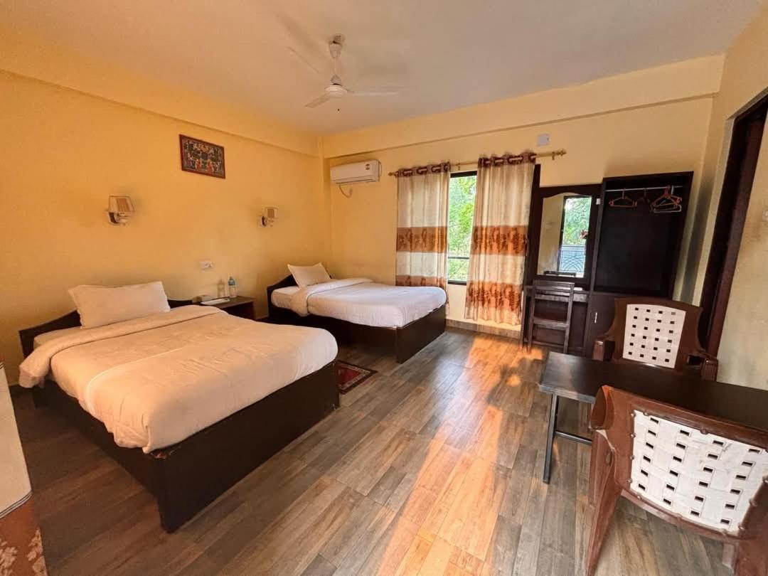 Silent Park Hotell Sauraha Eksteriør bilde